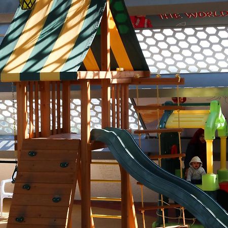 Steigenberger Residence 도하 외부 사진 A playground in a shopping mall