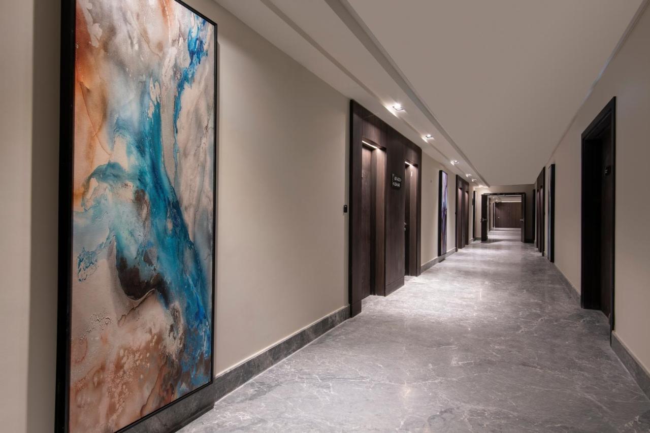 Steigenberger Residence 도하 외부 사진 A corridor at the hotel